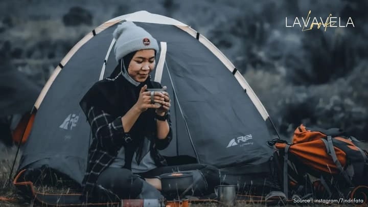 rekomendasi outfit naik gunung