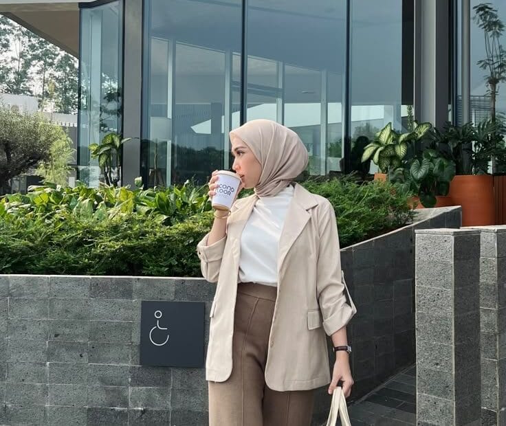 Outfit Kerja Wanita