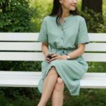 Dress Midi dengan Siluet A-Line atau Wrap