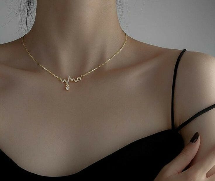 Kalung Rantai Pendek dengan Liontin Miniatur