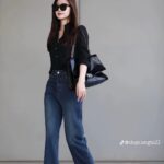 Kaos Polos dan Celana Jeans